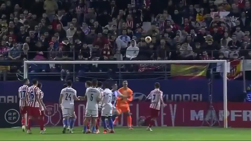 拉什福德训练单挑亚马尔！巴萨夏窗买断细节曝光，或仍想曼联降价