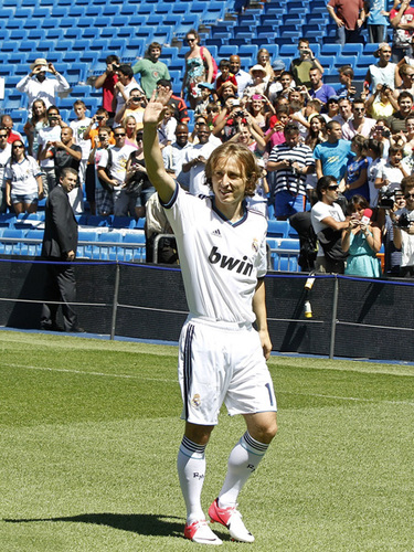 坎特罗。🤍 来源：Madrid Xtra拉乌尔·阿森西奥关于贡萨洛·加西亚纪念用球的推文：